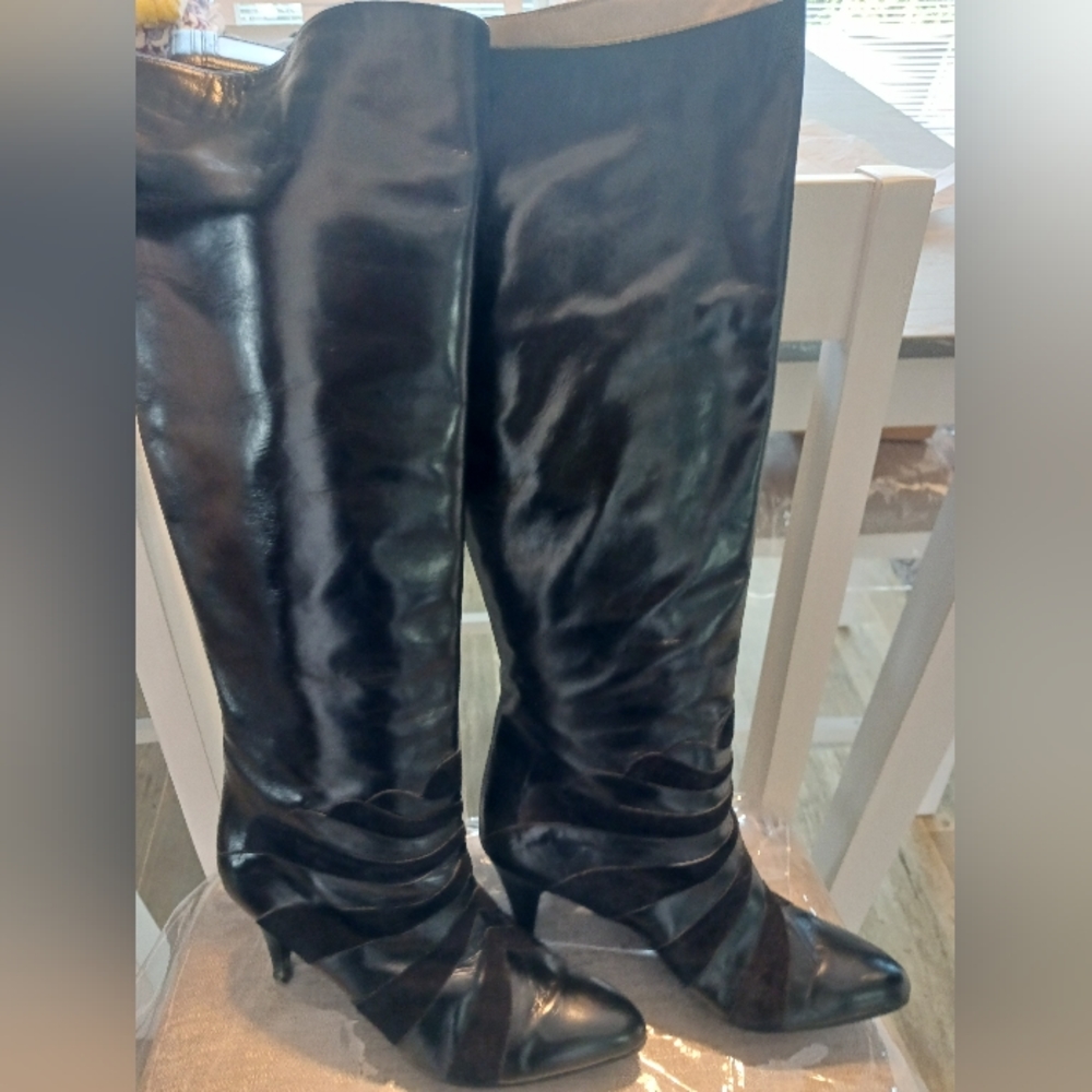 Black Leather Boots with Seude trimming